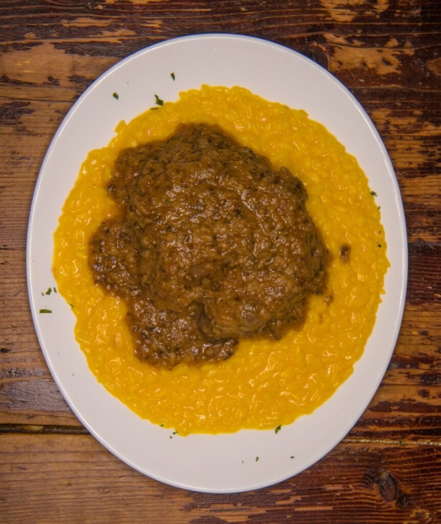 Risotto alla milanese con ossobuco a milano